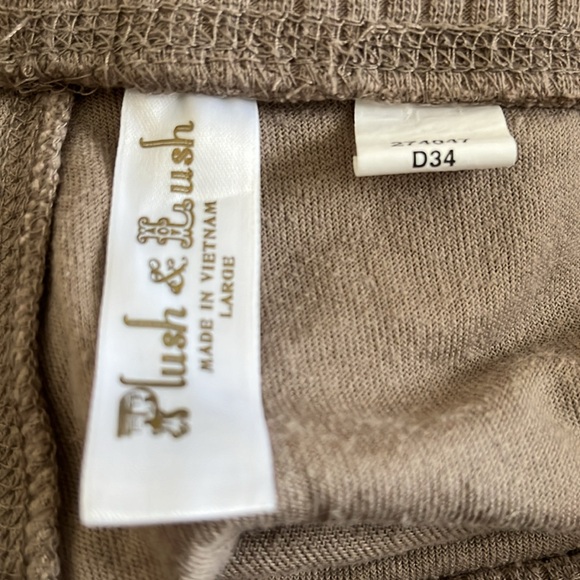 Plush and Lush velour mini skirt - Picture 4 of 4